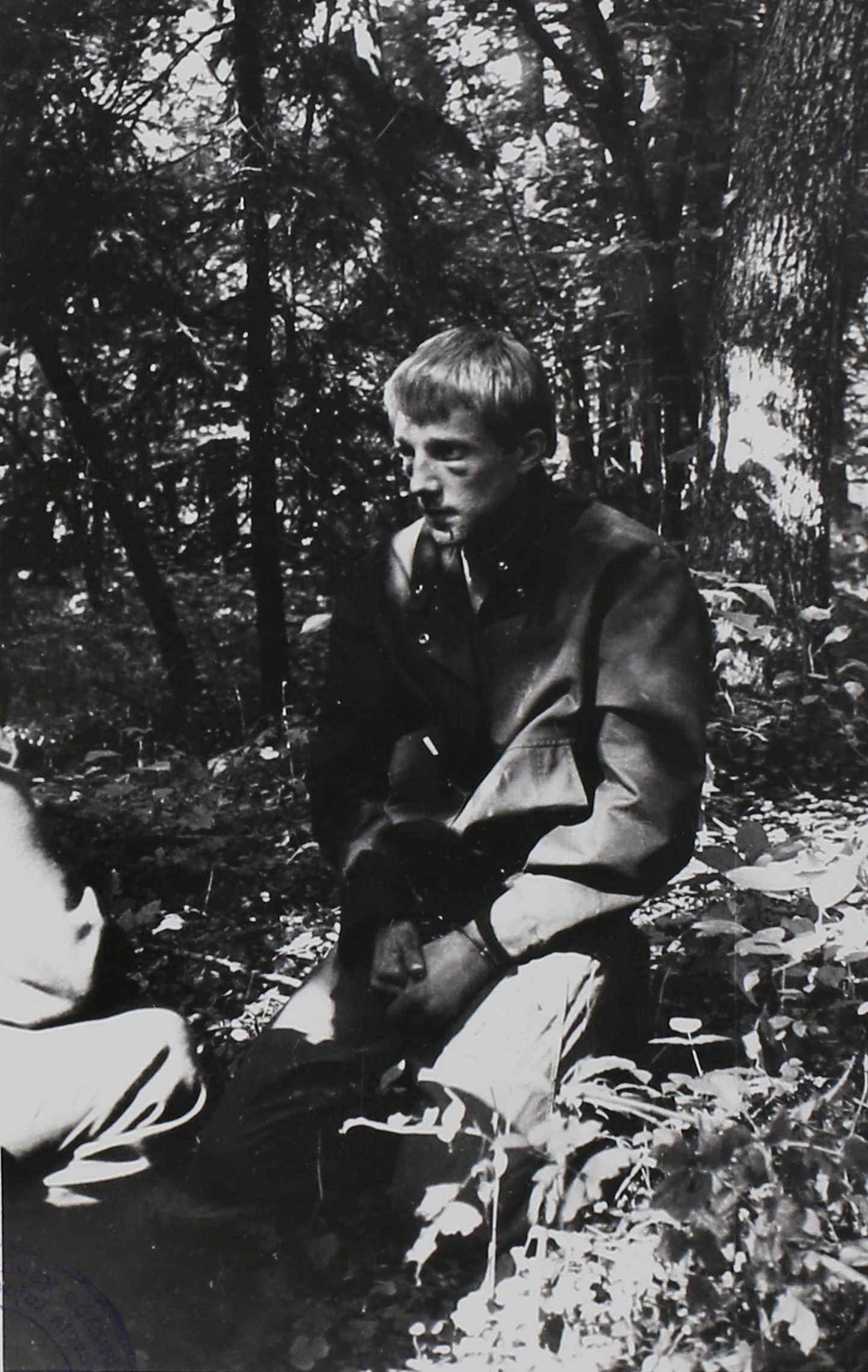 Vassili Otškalenko metsas, valmistumas näitama kohta, kuhu mattis tapetud tüdruku Sveta.