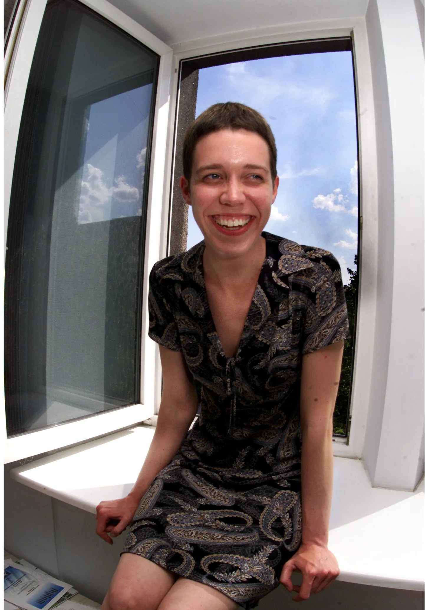 Sigrid Kõiv (tollal veel Tappo) 2003. aastal mitte veel ajakirjaniku rollis. Pildile sattus ta sellepärast, et Postimehel oli vaja, et Sigrid kommenteeriks kontori siseõhku kuumadel ja lämbetel suvepäevadel.