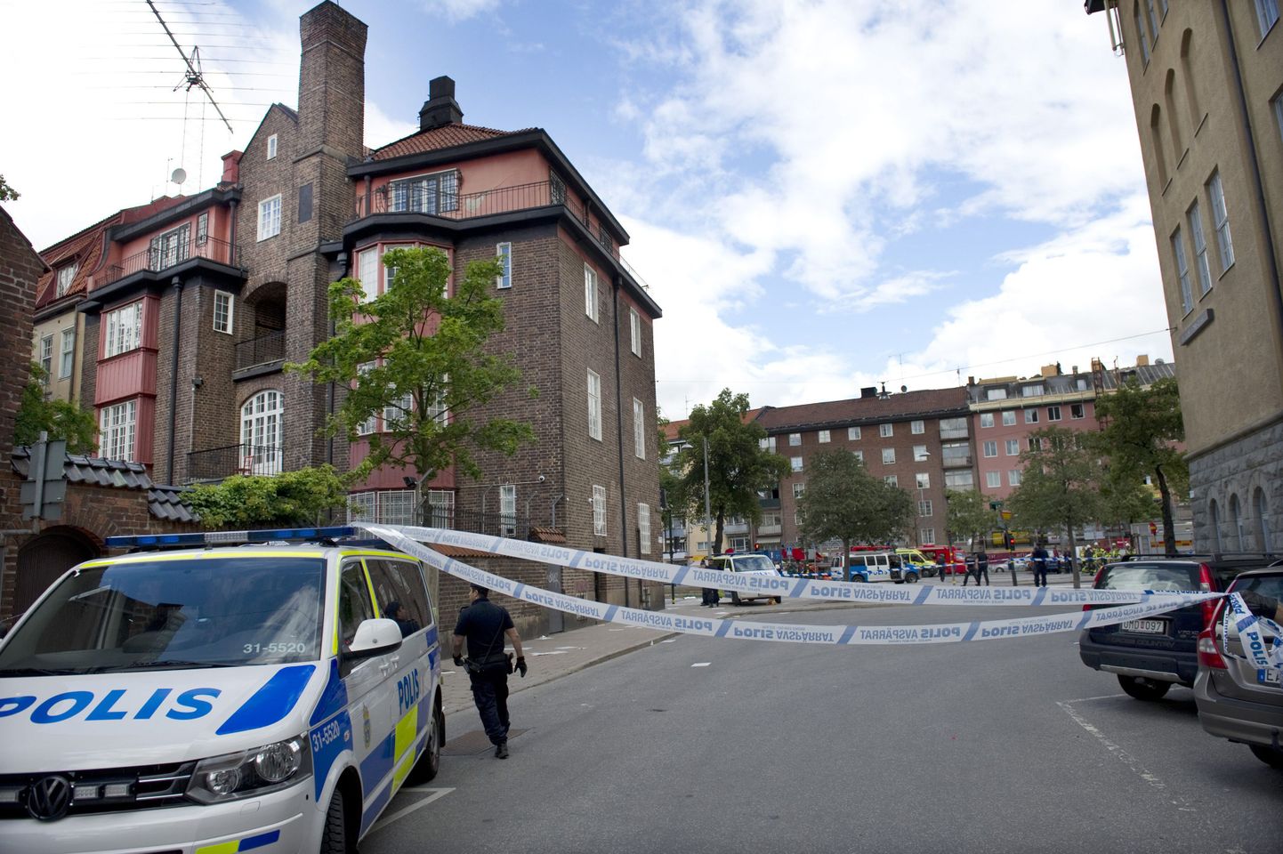 Полиция у посольства Ливии в Стокгольме.