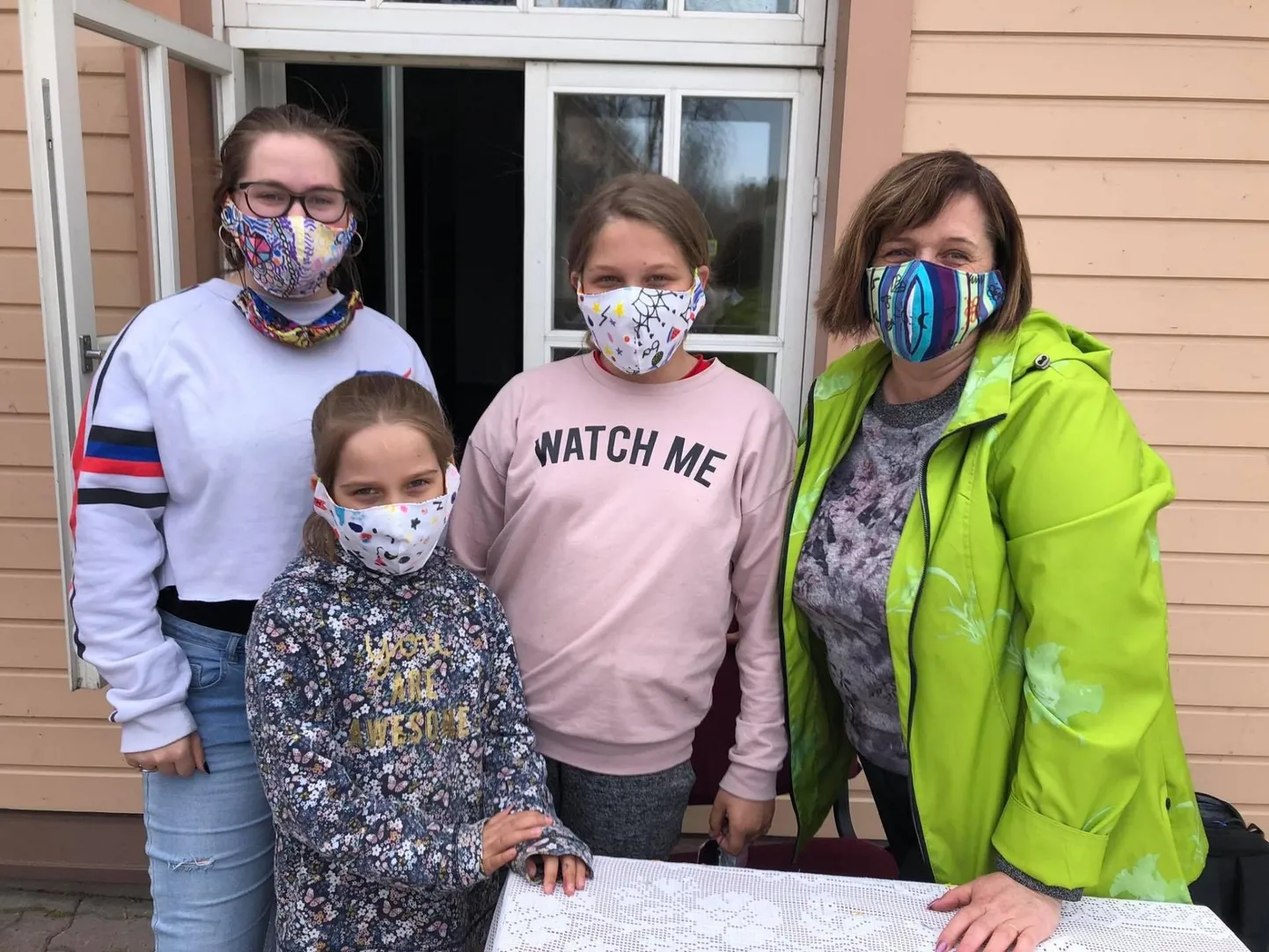Nõuni tublid maskitegijad