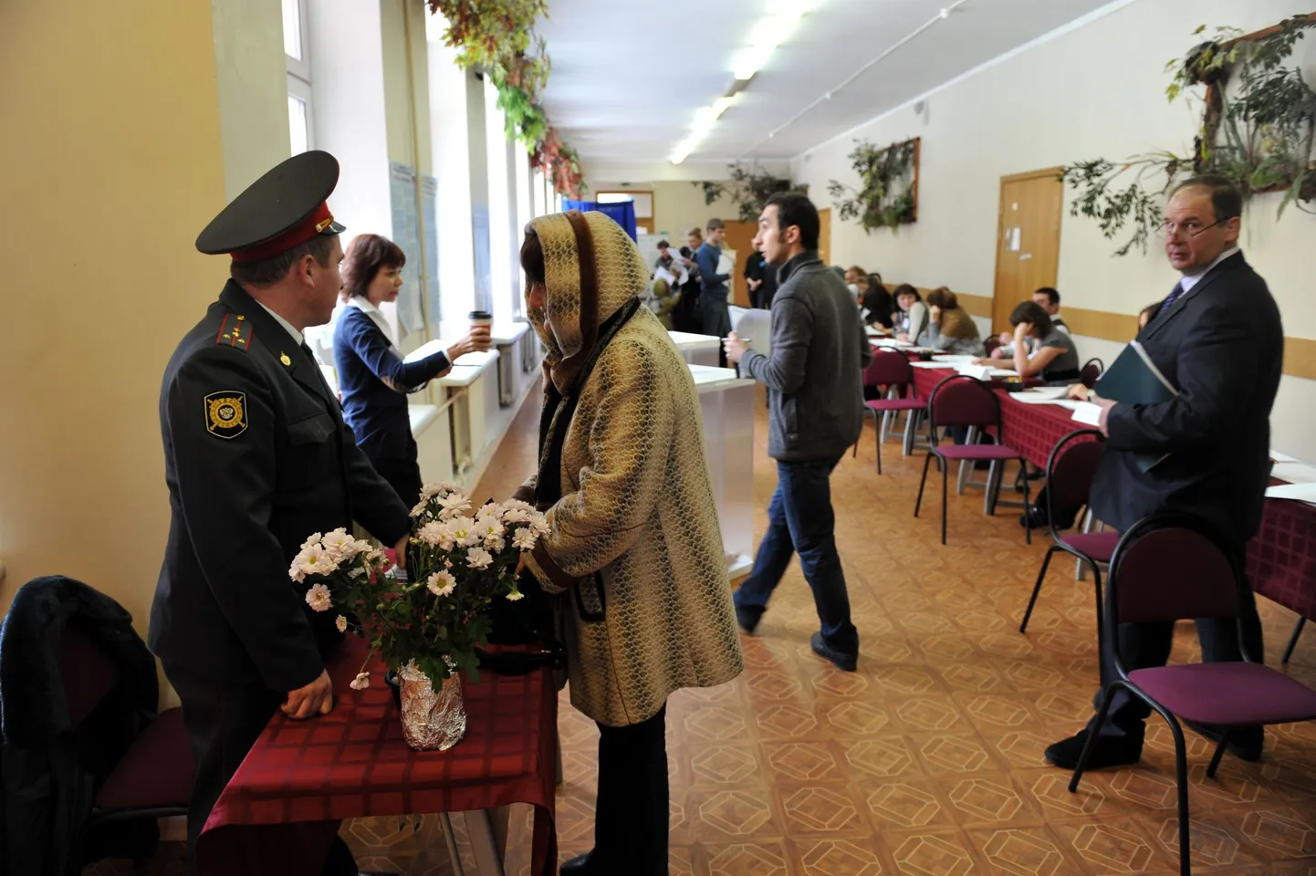 Rahulik meeleolu valimisjaoskonnas Moskvas.