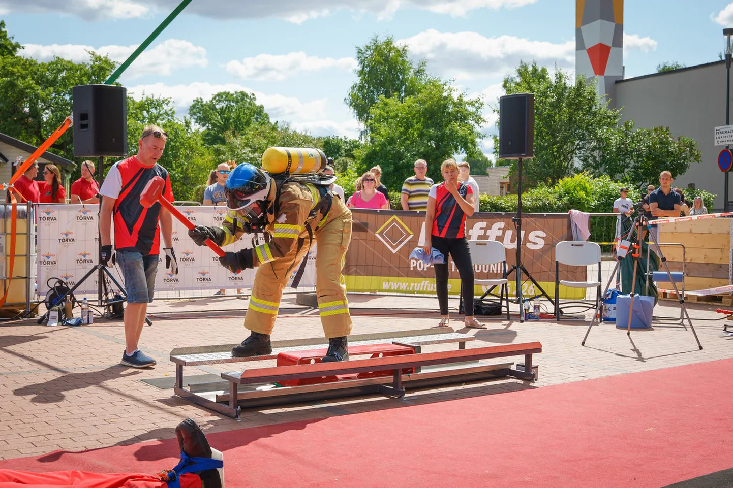 Laupäeval võistles Tõrvas päästjate kutsespordi paremik.