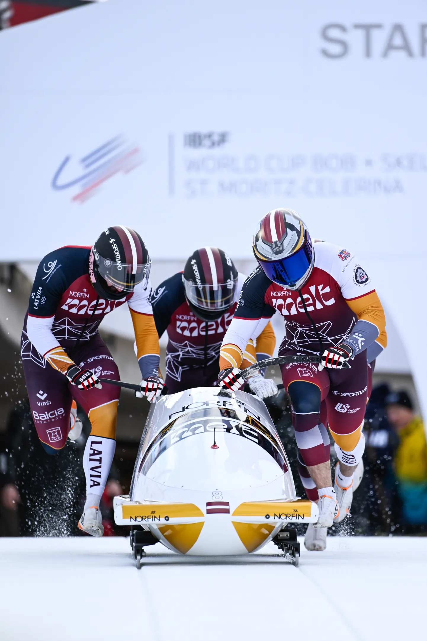 Latvijas bobsleja pilots Jēkabs Kalenda ar stūmējiem Lauri Kaufmani, Matīsu Mikni un Mairi Kļavu