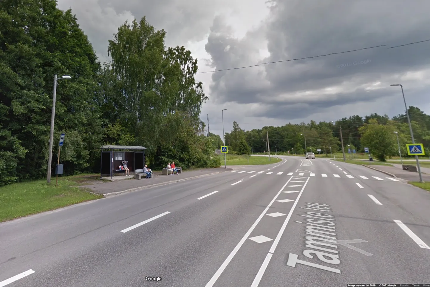 Peagi saavad Põhja-Pärnumaa ja Tori vallast Tammistes tööl käijad bussist maha astuda Hooldekodu peatuses.