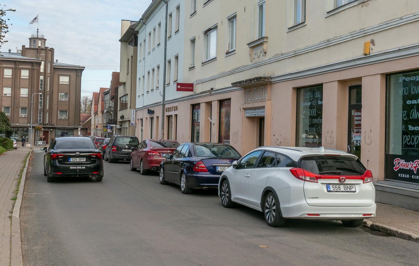 Lossi tänava Tartu ja Väike-Turu vaheline lõik muudetakse kahesuunaliseks ja parkida seal enam ei tohi.
