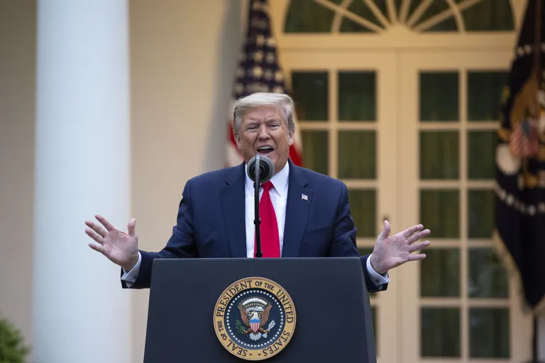 Donald Trump teatas pressikonverentsil WHO rahastuse ajutisest peatamisest.