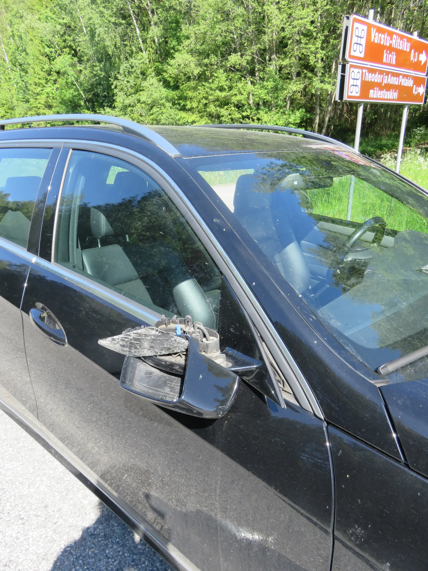 Jalgrattaga kokku põrganud sõiduauto