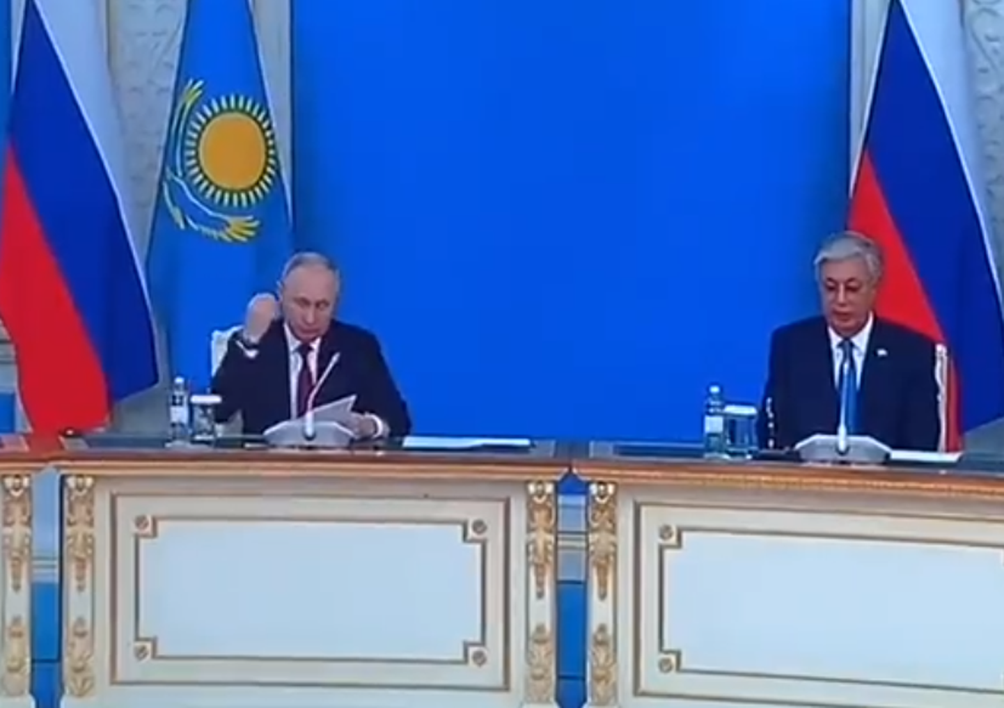 Токаев выступил перед российской делегацией с речью на казахском языке