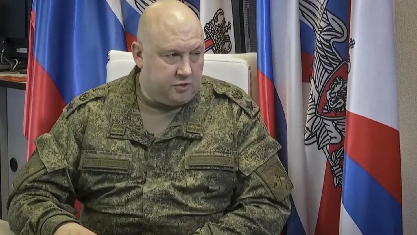 Это первое появление Суровикина на телеэкране с момента назначения - и с начала вторжения в Украину