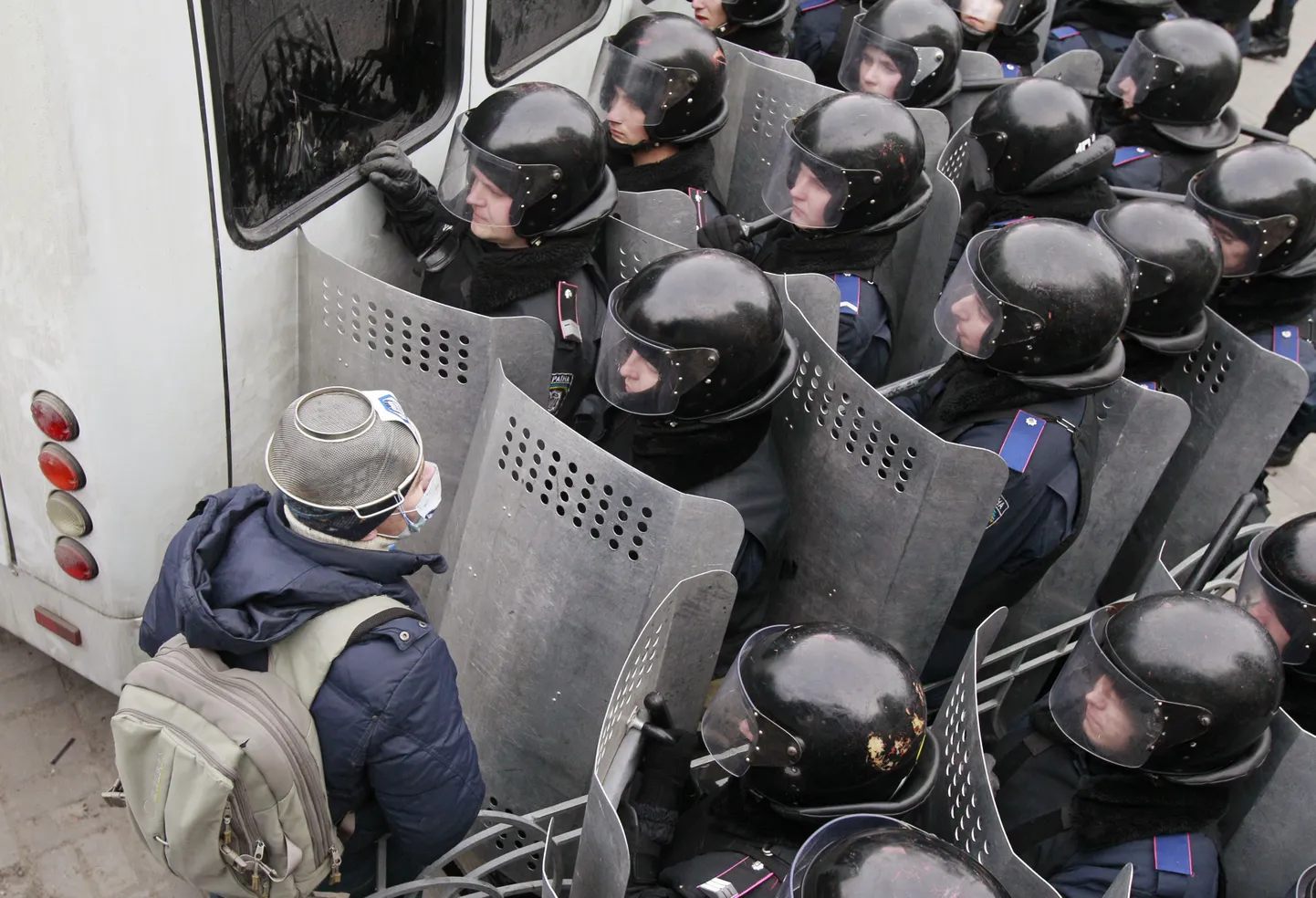 В Киеве начались столкновения протестующих с милицией