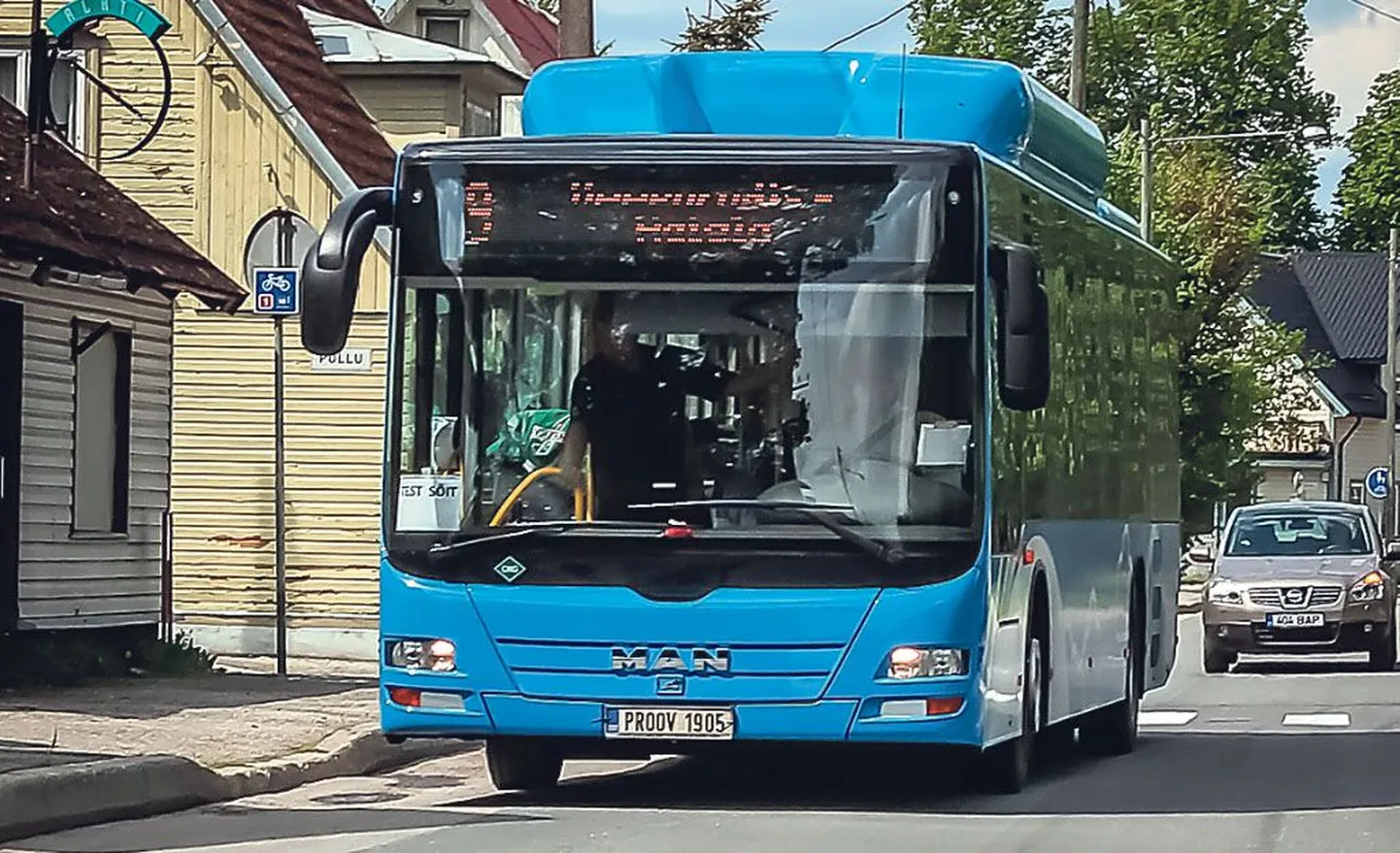 Enne gaasibusside üleandmist toimus Pärnus nende testimine.