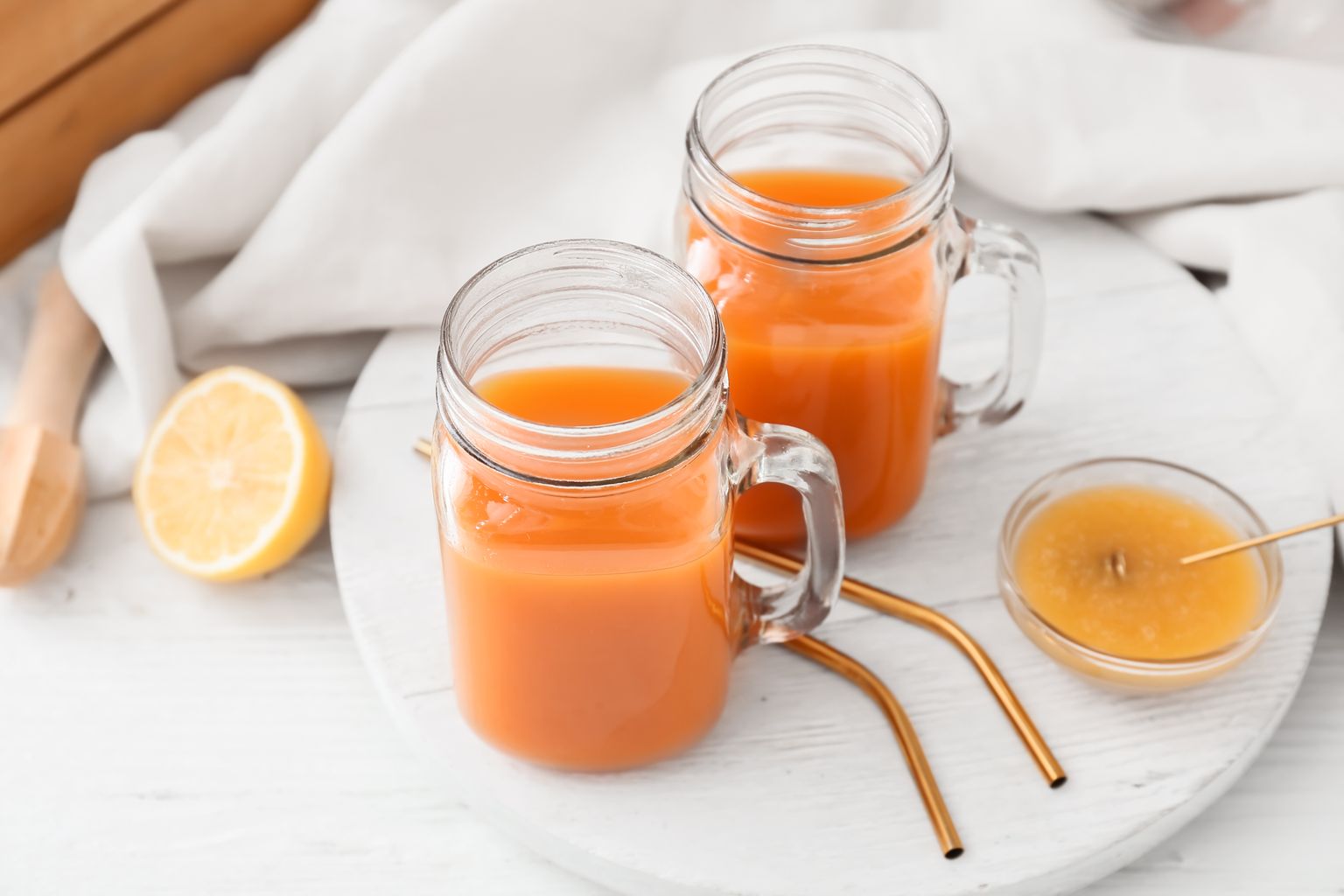burk-nu-un-citronu-sulas-dz-riens-ar-ingveru-un-medu