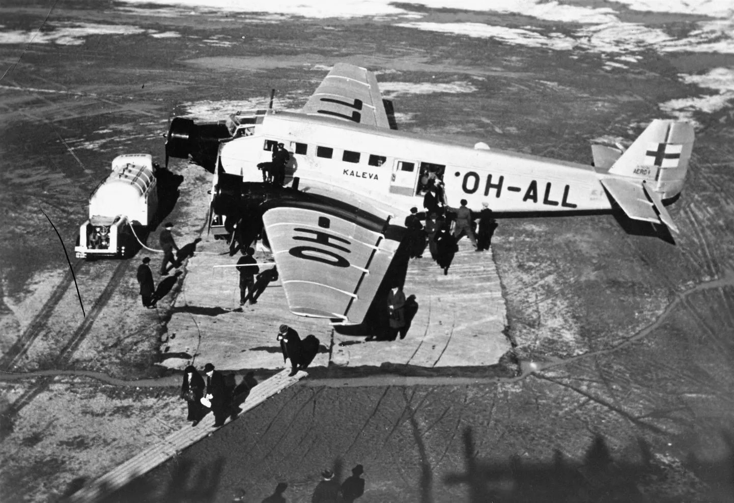 Nõukogude pommituslennukid tulistasid reisilennuki Kaleva (Junkers Ju 52/3m, registritunnusega OH-ALL) alla liinilennul Tallinnast Helsingisse 14. juunil 1940.