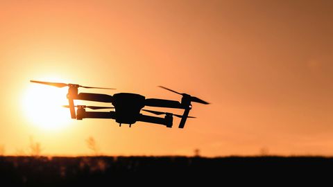 NEW SCIENTIST ⟩ Teadlased leiutasid drooni, mis võib just seda kasutades igavesti lennata
