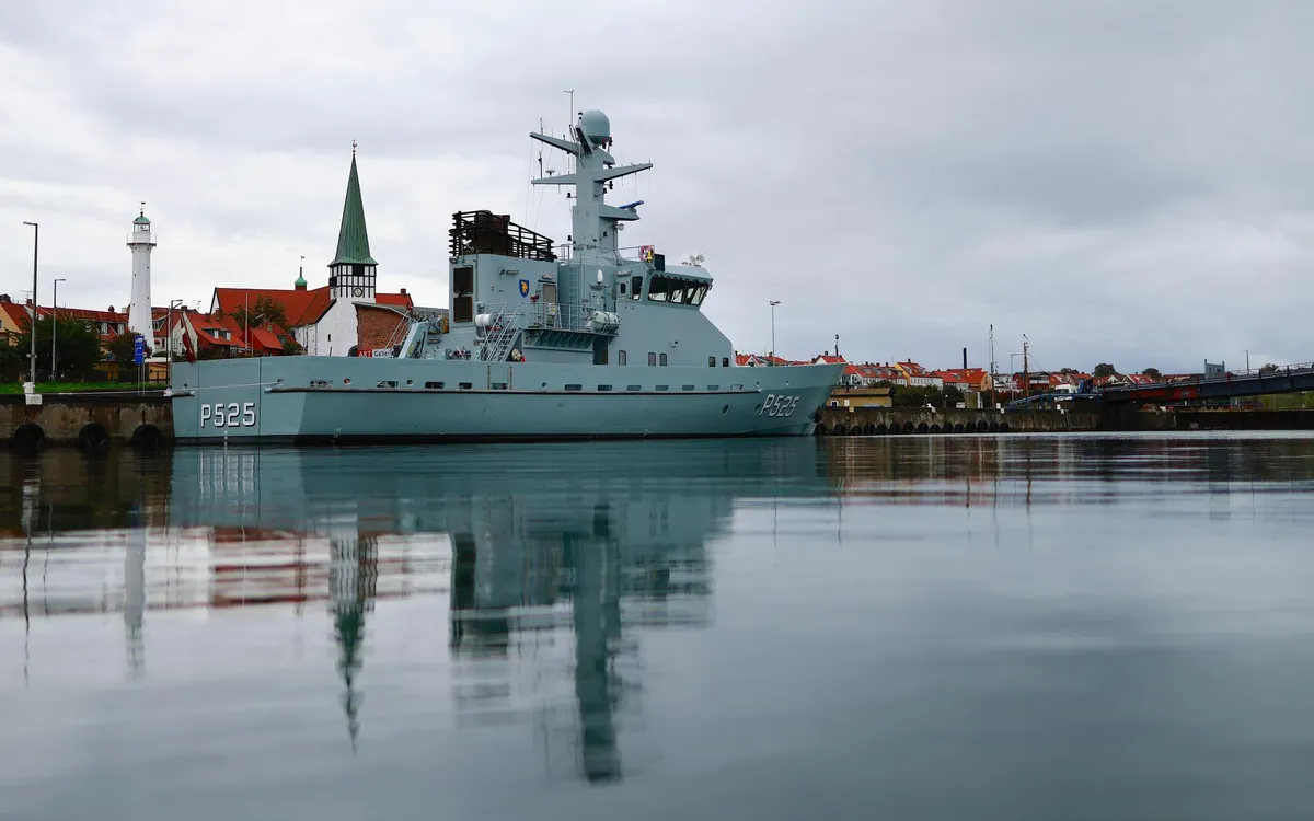 Taani mereväe alus Bornholmi saarel Rønne sadamas. Laevad patrullivad Nord Streami gaasitorude lekkekohtade lähistel.