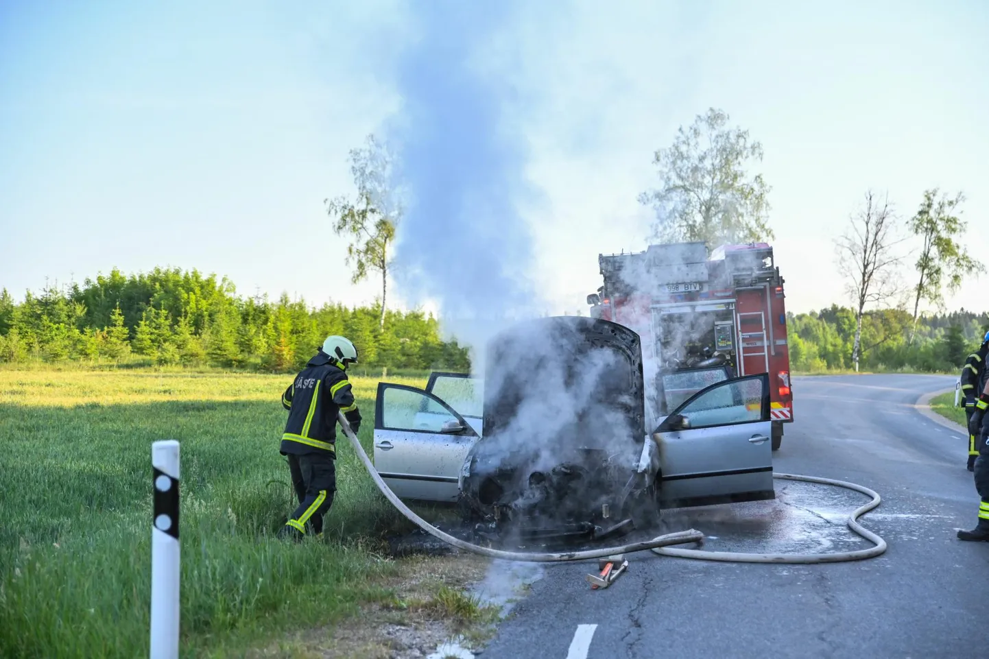 Võhmassaare lähedal põles sõiduauto.