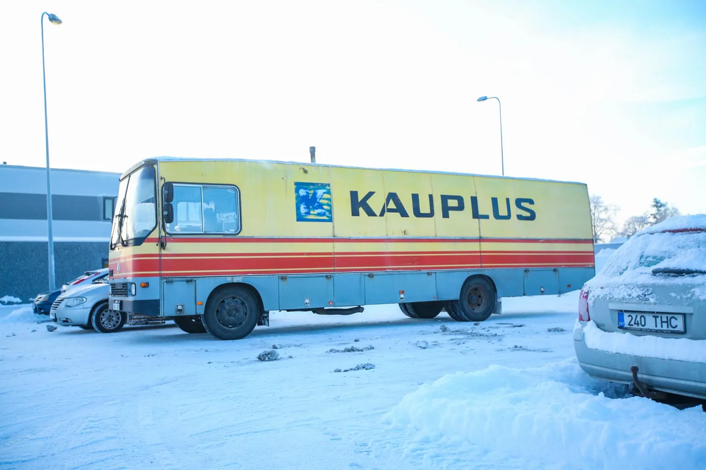 Foto on illustratiivne, pildil osaühing Coramy kauplusauto.