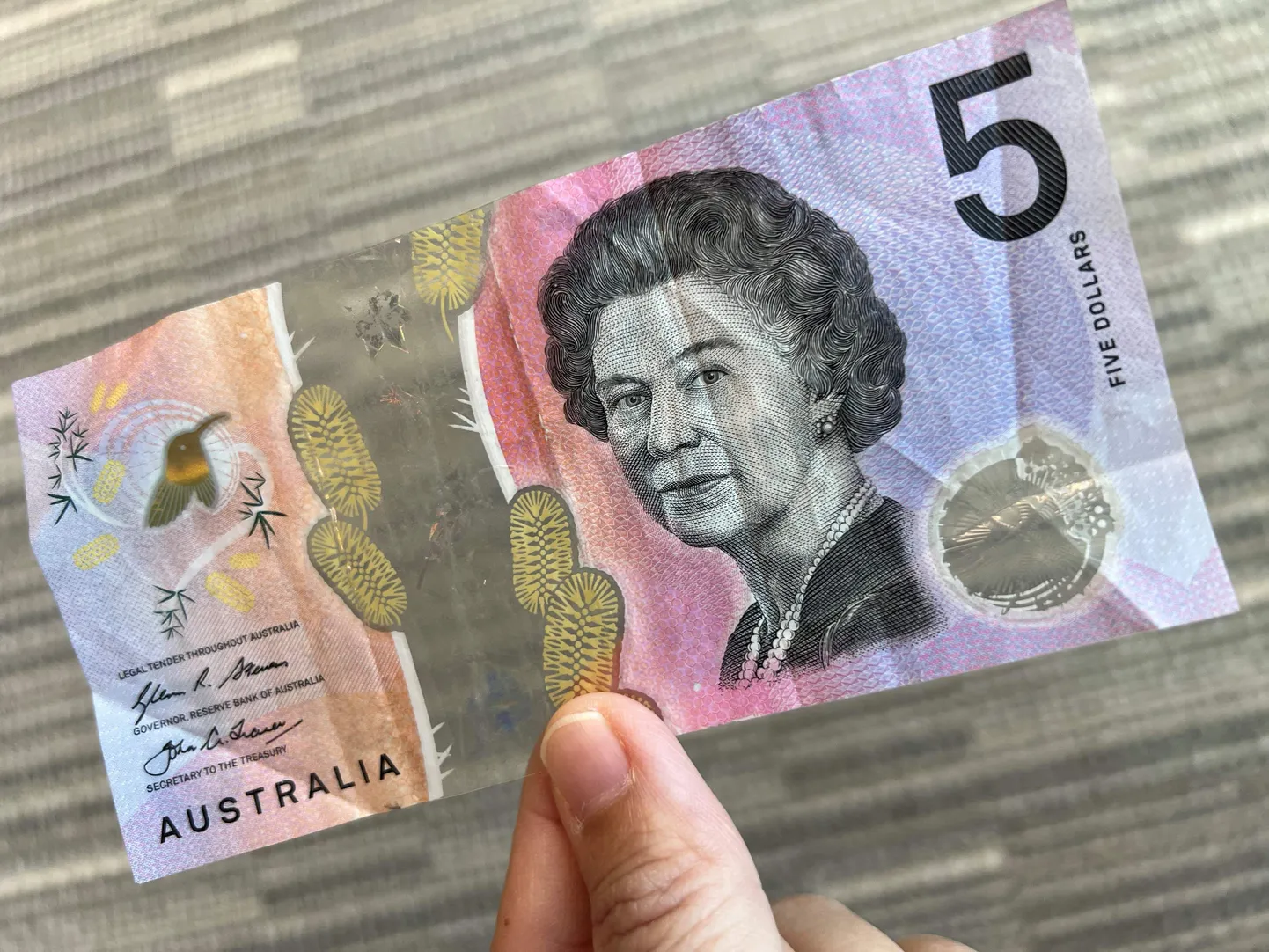 Austraalia uute viienaelaste kupüüride kohta on selgunud huvitav asjaolu