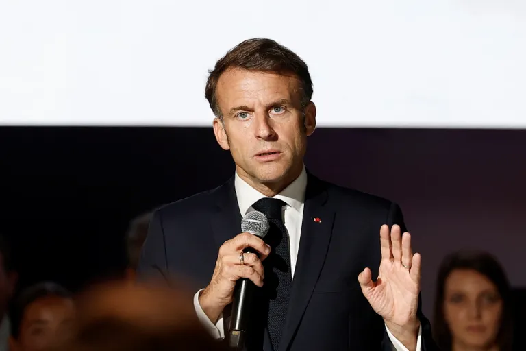 Macron pidas 55. korda peetava Pariisi lennusõu ajal Le Bourget' lennuväljal Pariisi kosmosekeskuse paviljonis ka kõne. Pariisi lennusõu on üks suuremaid ja olulisemaid lennundusvaldkonna messe maailmas.