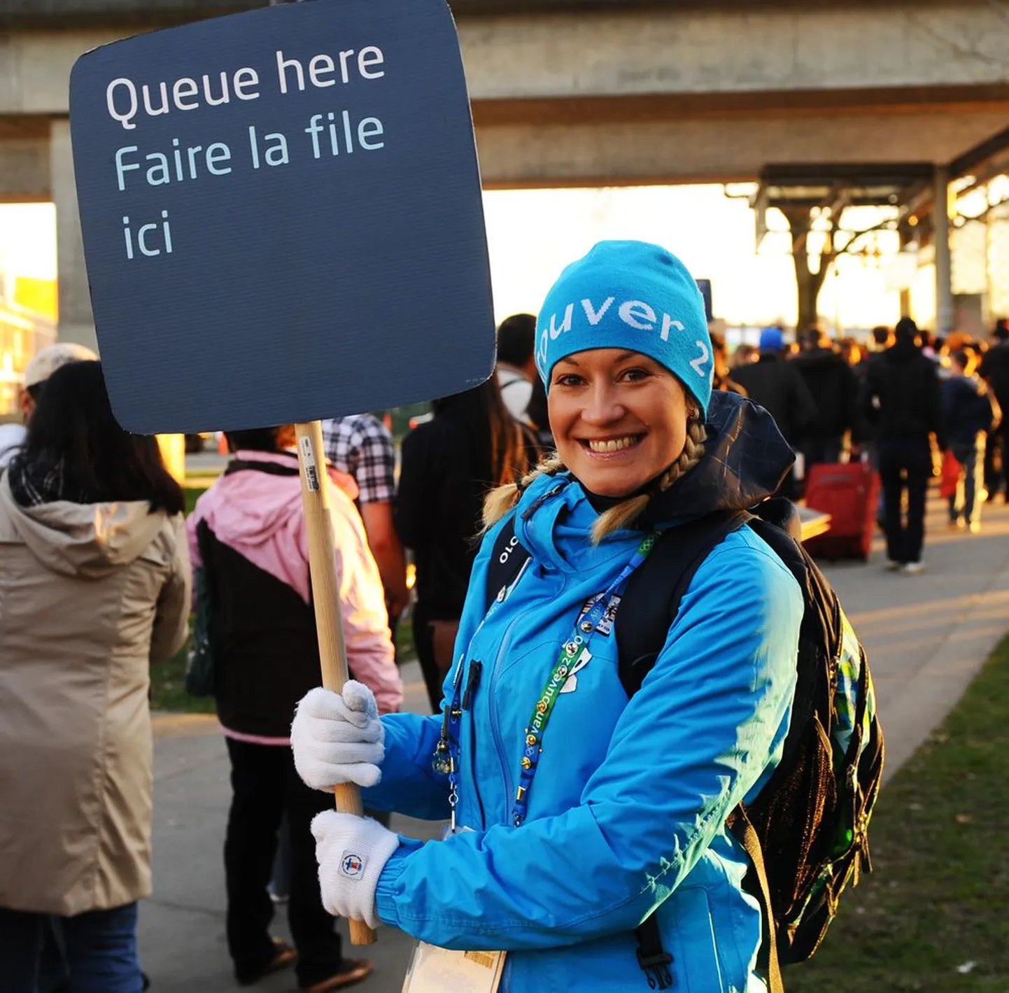 Katrin Talvakul tekkis soov olümpiale vabatahtlikuks minna juba neli aastat tagasi. Vancouveris töötab ta kesklinnas jäähalli lähedal teejuhataja ning liikuva infopunktina.