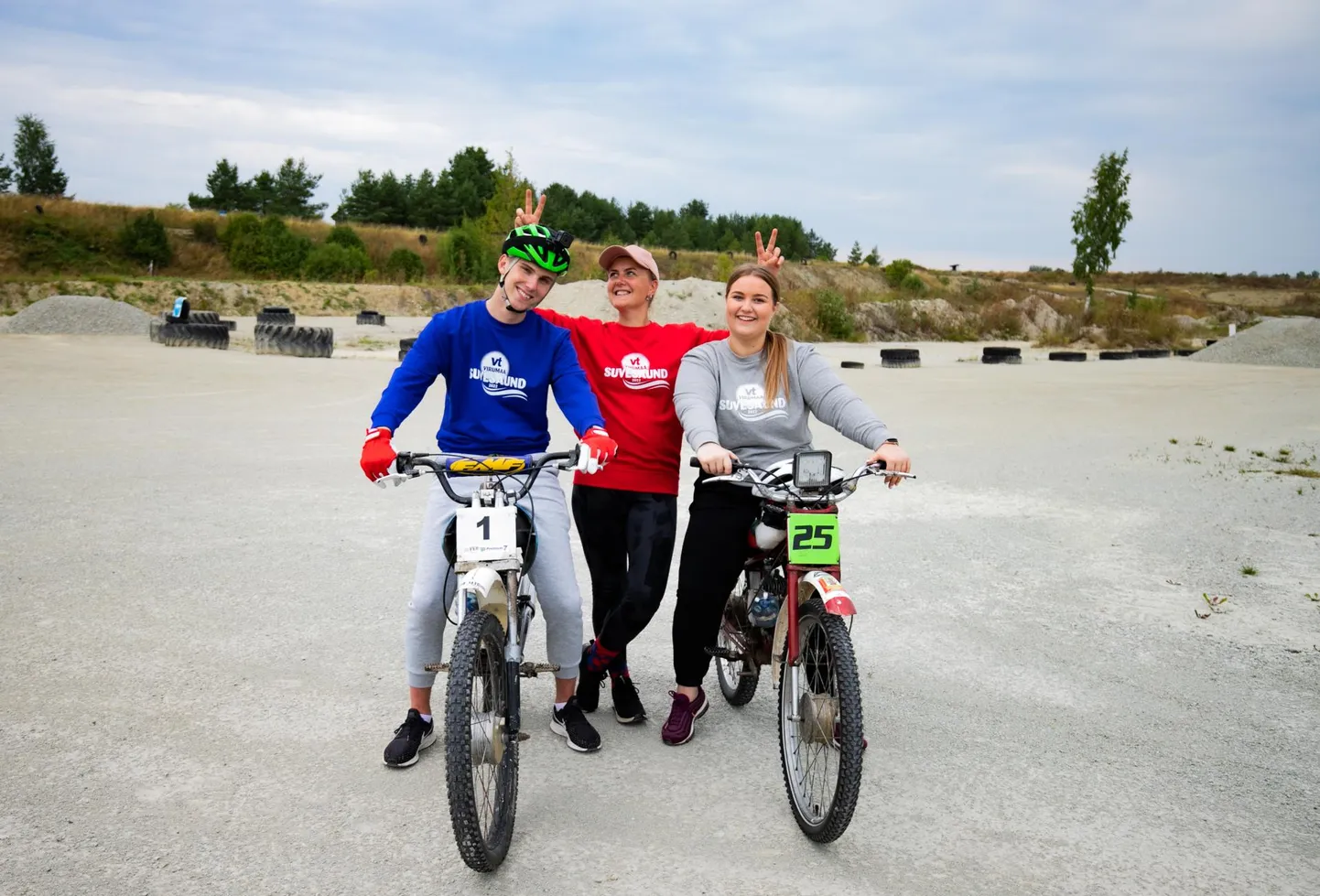 Fotograaf Evelin Sammel (keskel) sai jäädvustada Marguse ja Christina punnvõrridega kihutamist.