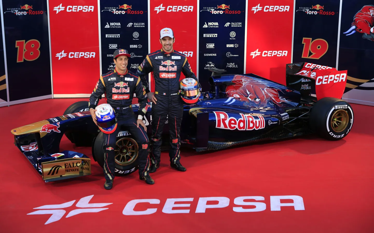 Jean-Eric Vergne ja Daniel Ricciardo esitlesid Toro Rosso uue hooaja vormelit.