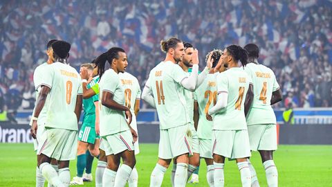 "Hat-trick" un 30 spēļu sērija – Francija un Spānija uzvar p