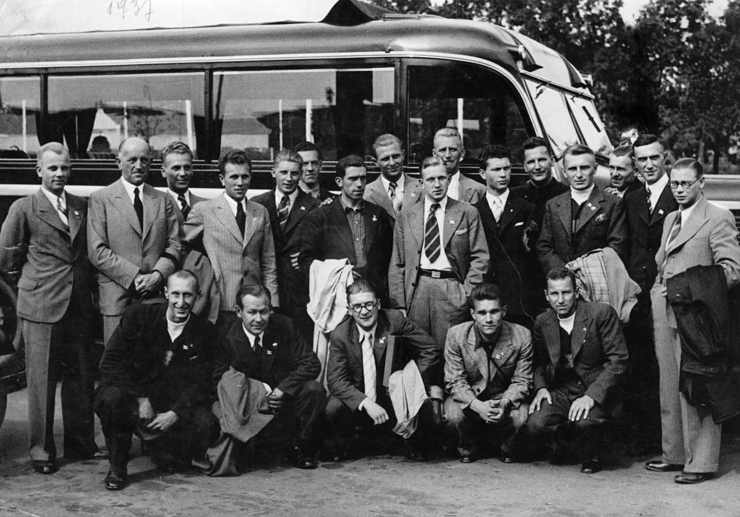 Eesti jalgpallikoondis 1937. aastal Königsbergis enne MM-valikmängu Saksamaaga.