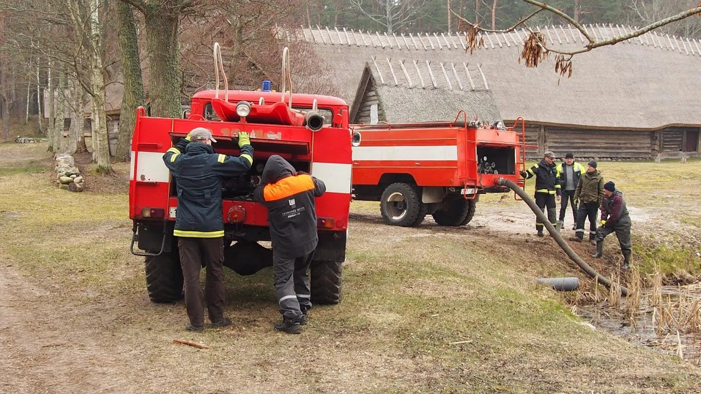Ruhnu päästeautod
