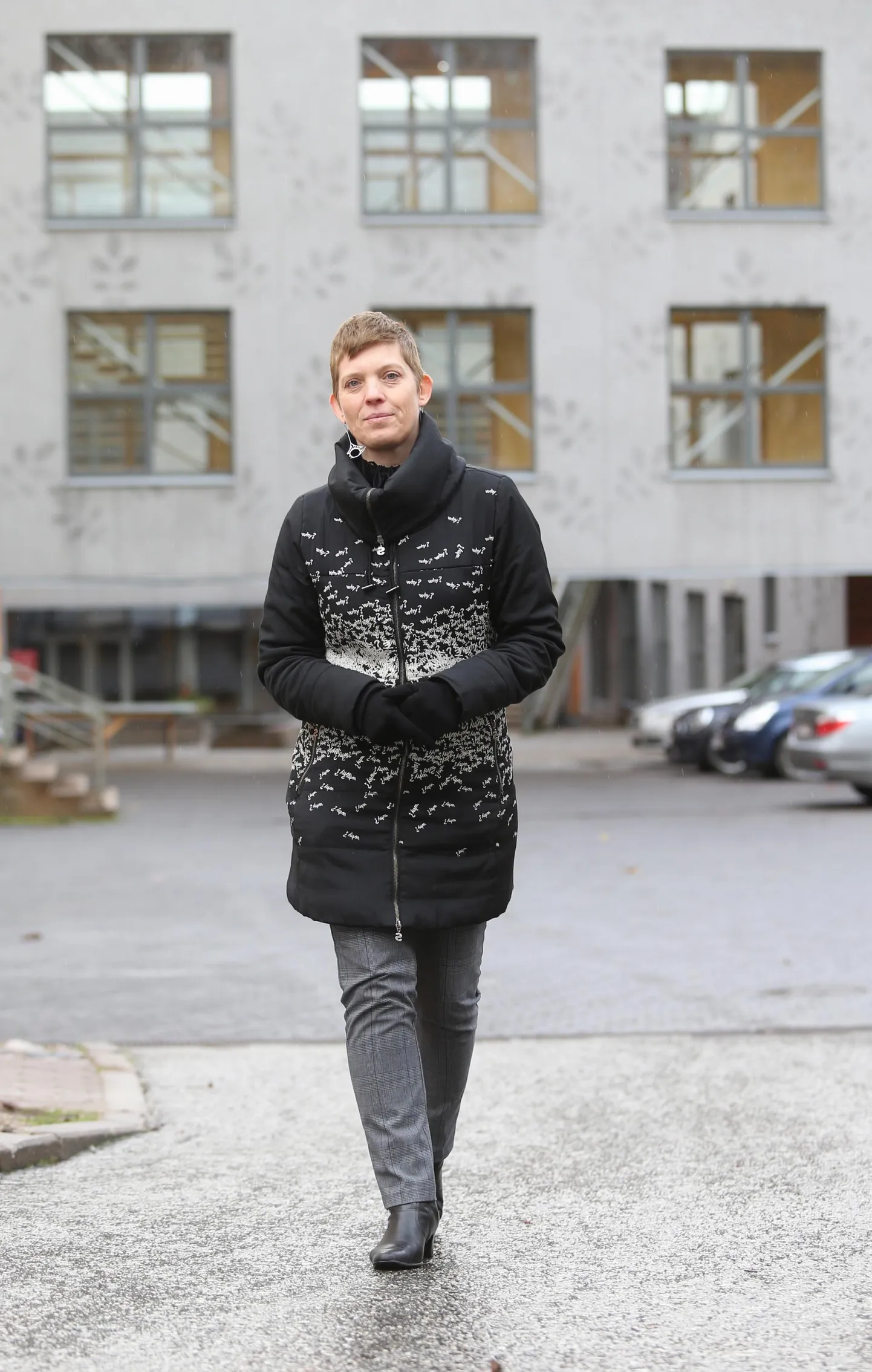 Katrin Kiisleri laps peab minema kodulähedase Kesklinna kooli asemel hoopis Reiniku kooli, kuhu jõuab 35 minutiga.