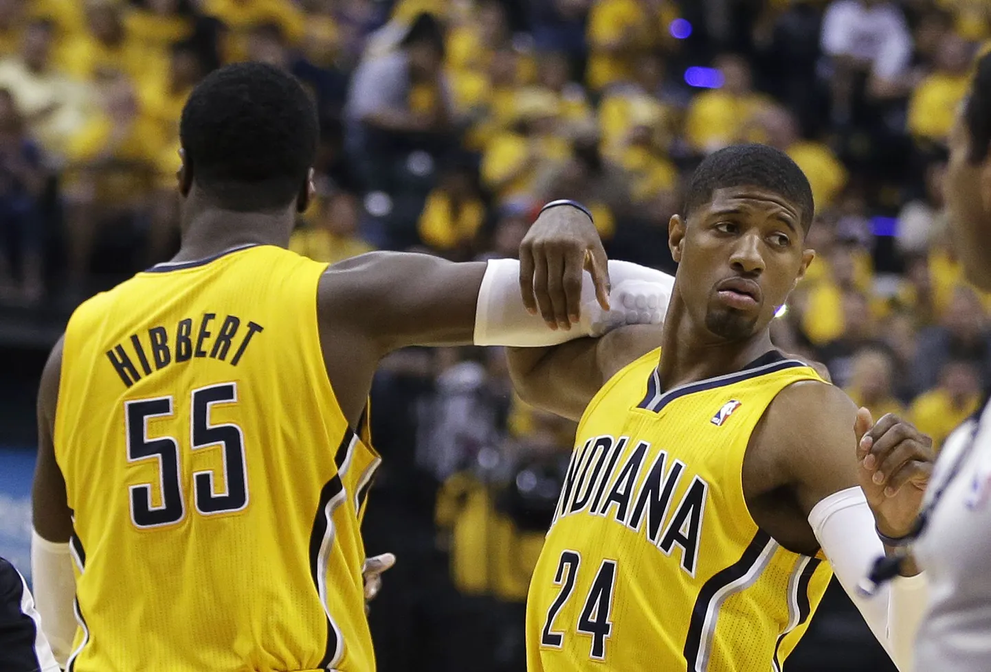 Roy Hibbert (vasakul) ja Paul George.