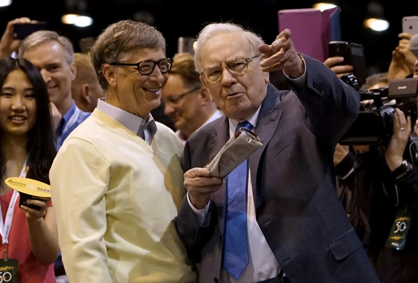 Ka Microsofti asutaja Bill Gates (vasakul) on Warren Buffetti (paremal) firma A-aktsiaid ostnud.
