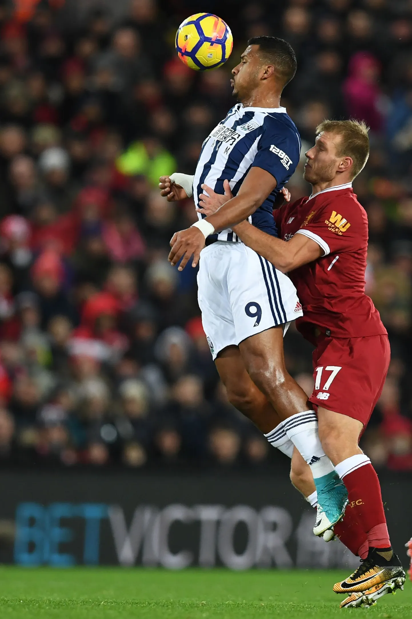 Ragnar Klavan Salomon Rondoniga võitlemas.