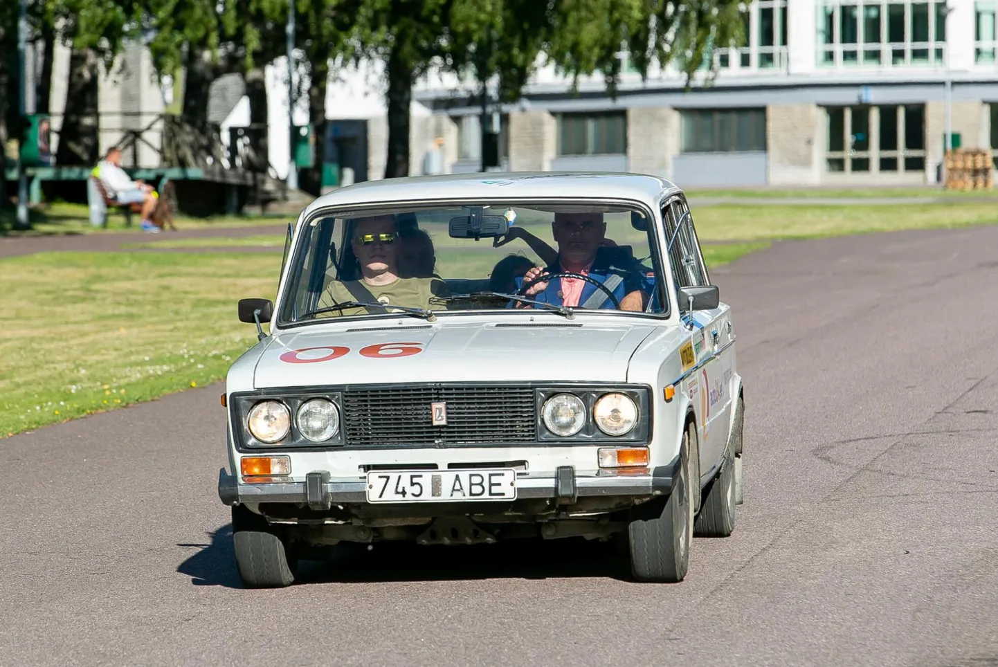 Žiguli on täiesti normaalne auto ja kui korda teha, siis sõidab kah normaalselt.