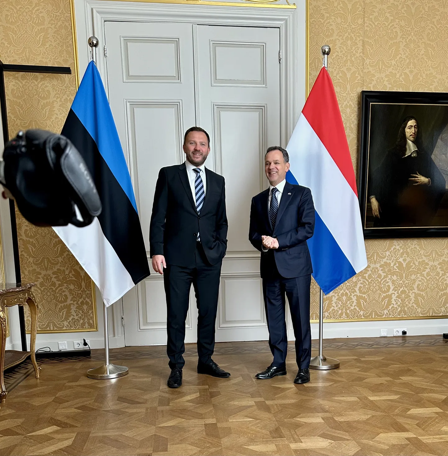 Välisminister Margus Tsahkna kohtus Haagis oma ametivenna Caspar Veldkampiga.