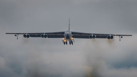 Над Эстонией пролетел американский бомбардировщик, который приблизился к России