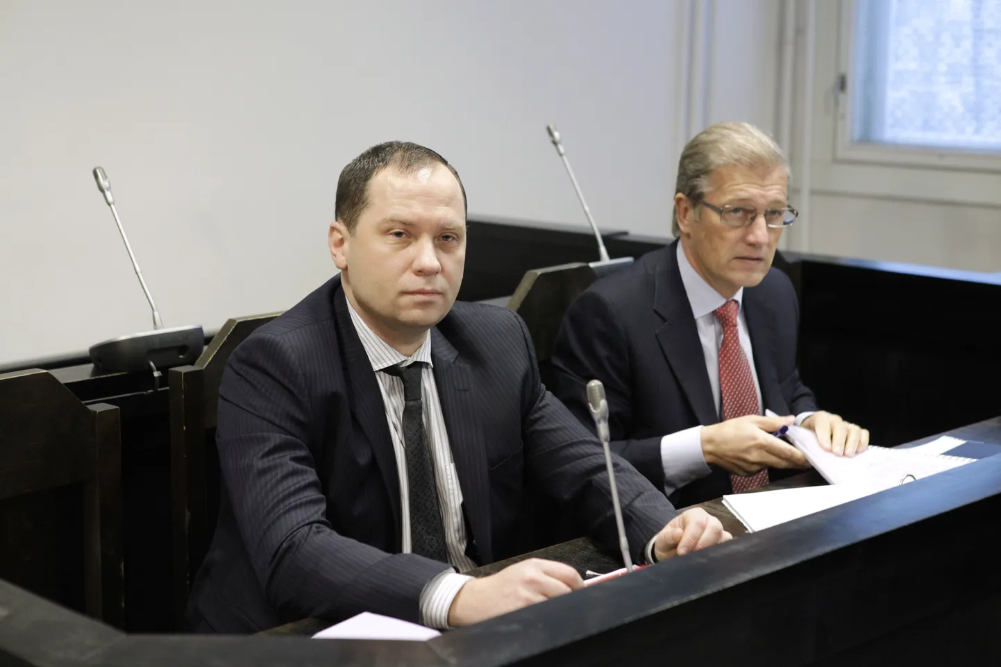 Veli Kraavi (vasakul) ning tema kaitsja Aivar Pilv.