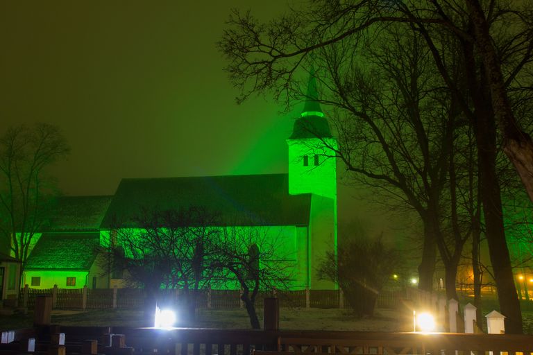 Viljandi Jaani kirik öösel.