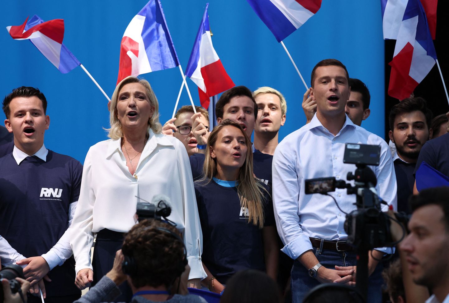 Rassemblement Nationali presidendikandidaat Marine Le Pen (esiplaanil vasakul) ja erakonna juht Jordan Bardella (paremal) partei üritusel tänavu septembris.