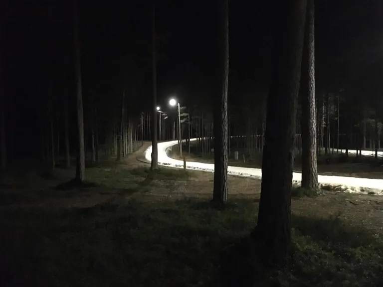 Mullusest kunstlumest valmistatud 1,4 kilomeetri pikkune suusarada nädal tagasi Pärnumaal Jõulumäel.