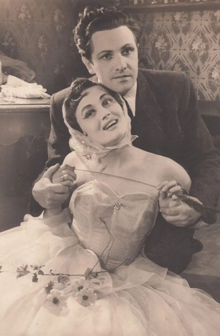 Kopā ar Veltu Līni izrādē "Nezināmā zvaigzne" 1956. gadā. 