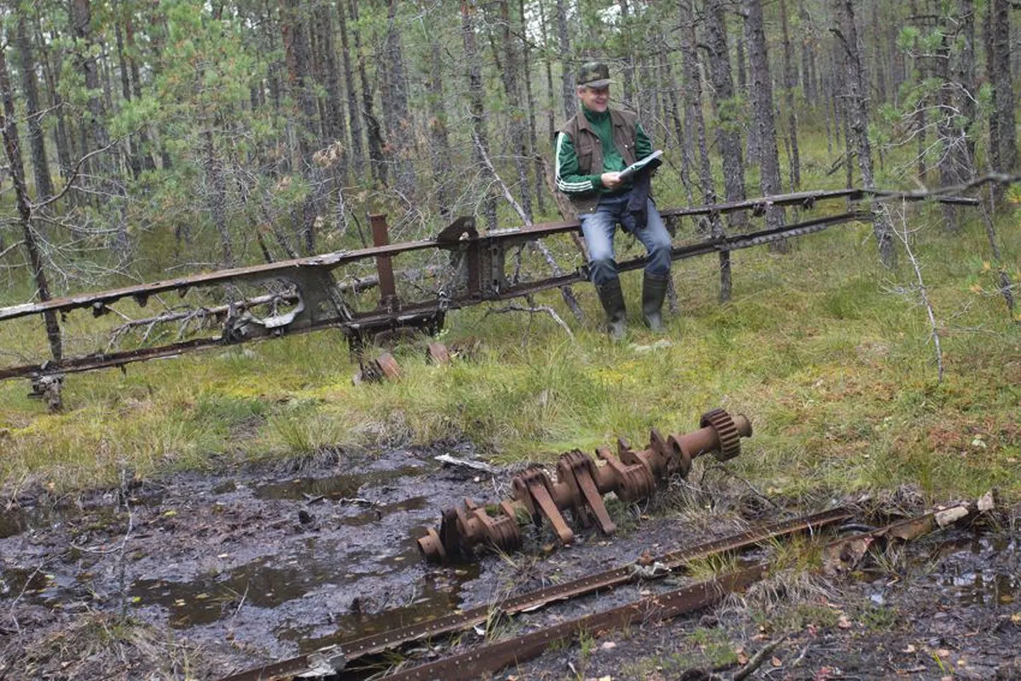 Sohu kukkunud lennukist on vaid mõned üksikud osad järele jäänud. Raul Ivanovi sõnul on see, mida tuli ei võtnud, aastatega tüki kaupa laiali kantud.