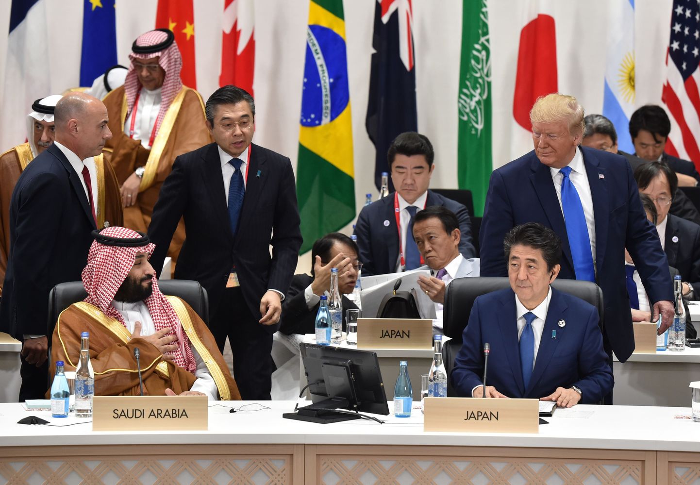 G20 liidrid Osakas. Pildilt võib leida Jaapani peaministri Abe Shinzo, USA president Donald Trumpi ja Saudi-Araabia kroonprintsi Mohammad Bin Salmani.