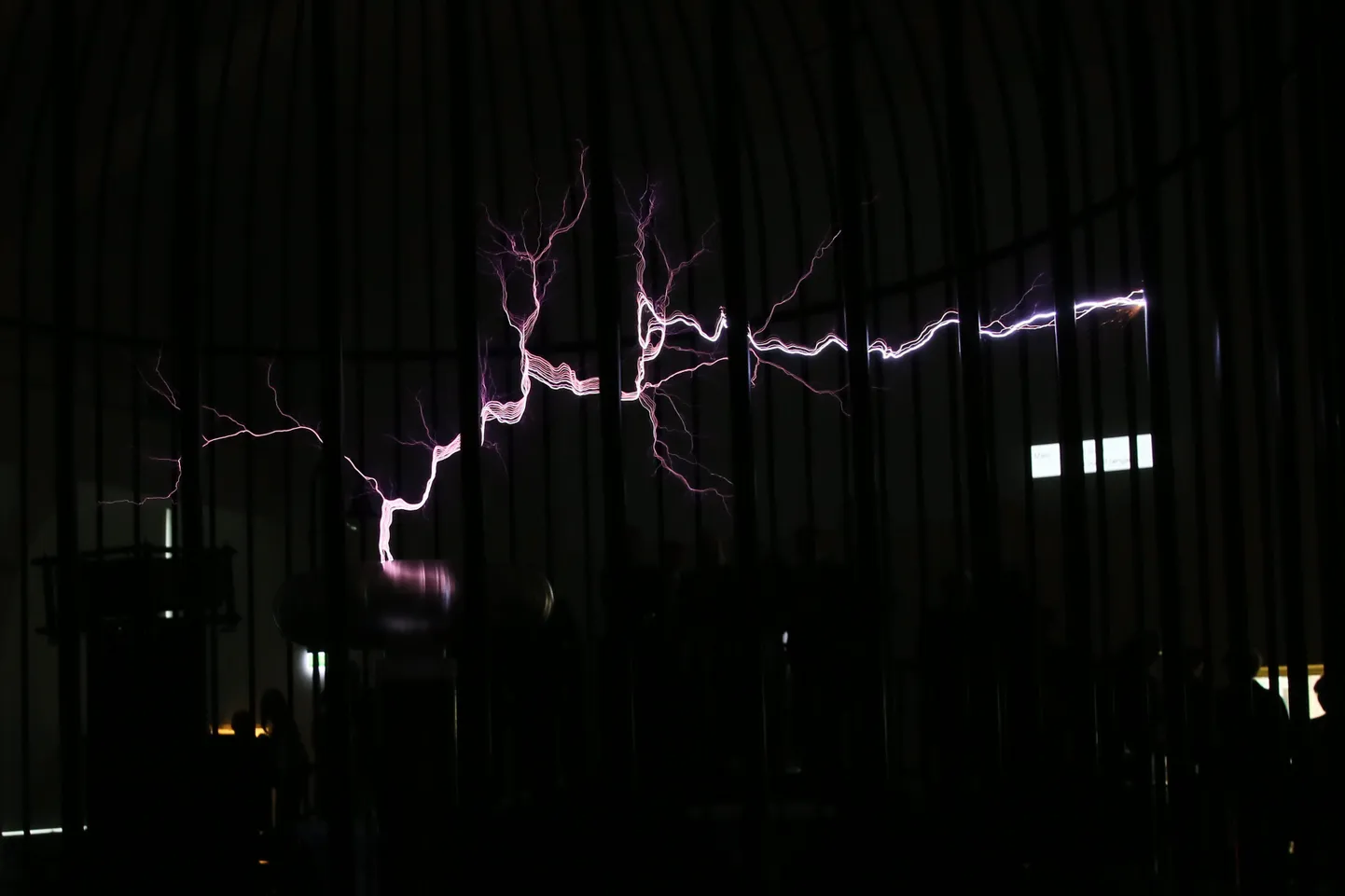 Energiakeskuse välgugeneraator.