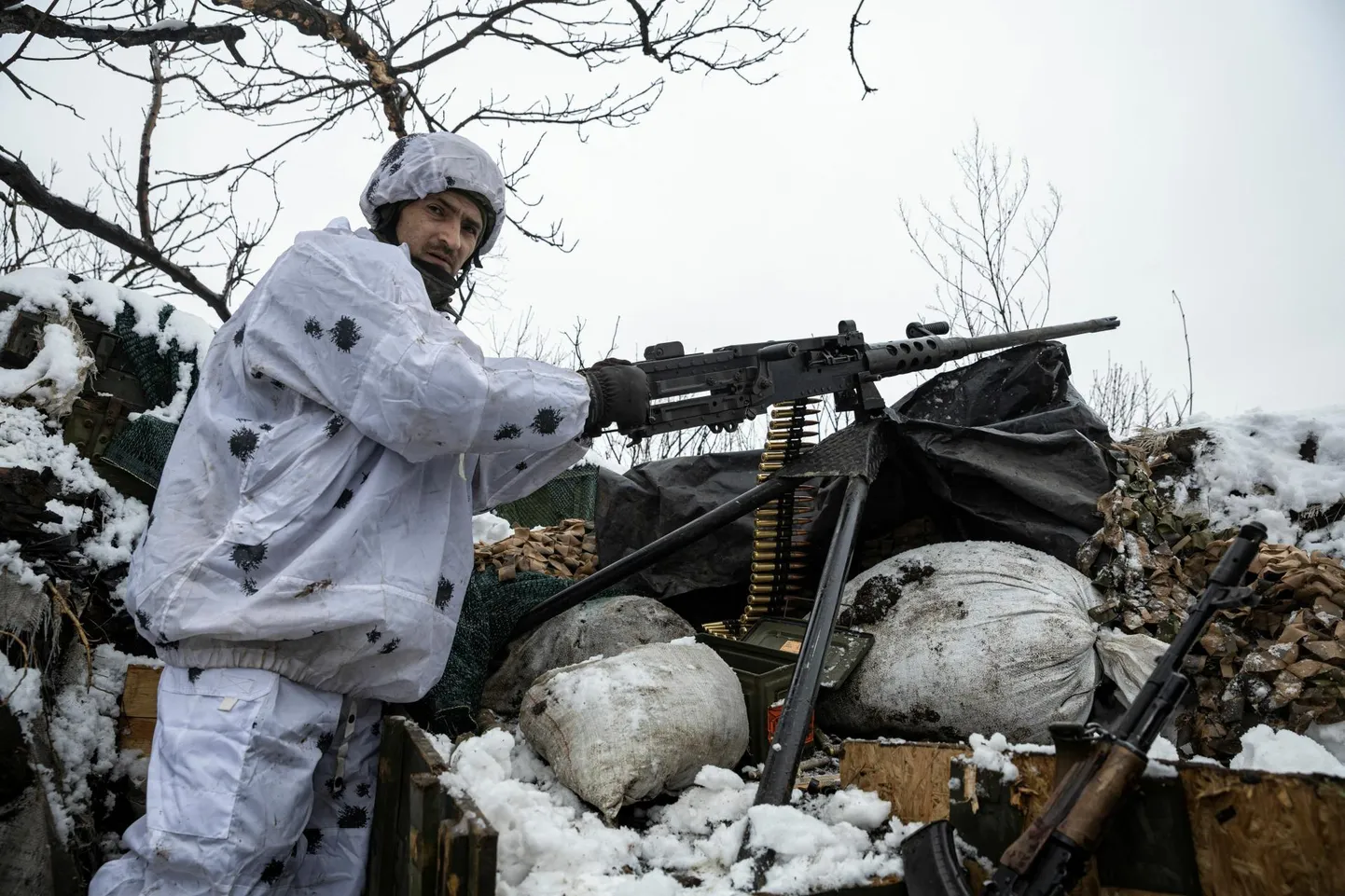 Ukraina sõdur eile rindel Donetski oblastis Marinka linna lähedal.