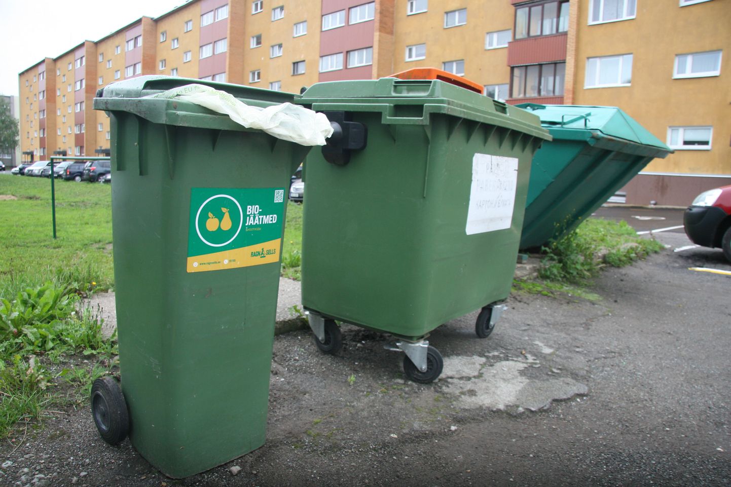 Jõhvis on korteriühistute juures biojäätmete konteinerid juba mitu aastat, ent eriti palju neid ei kasutata.