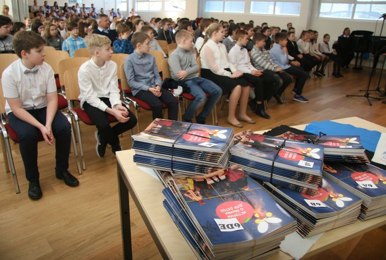 Новая книга адресована прежде всего школьникам и вышла на двух языках - эстонском и русском.