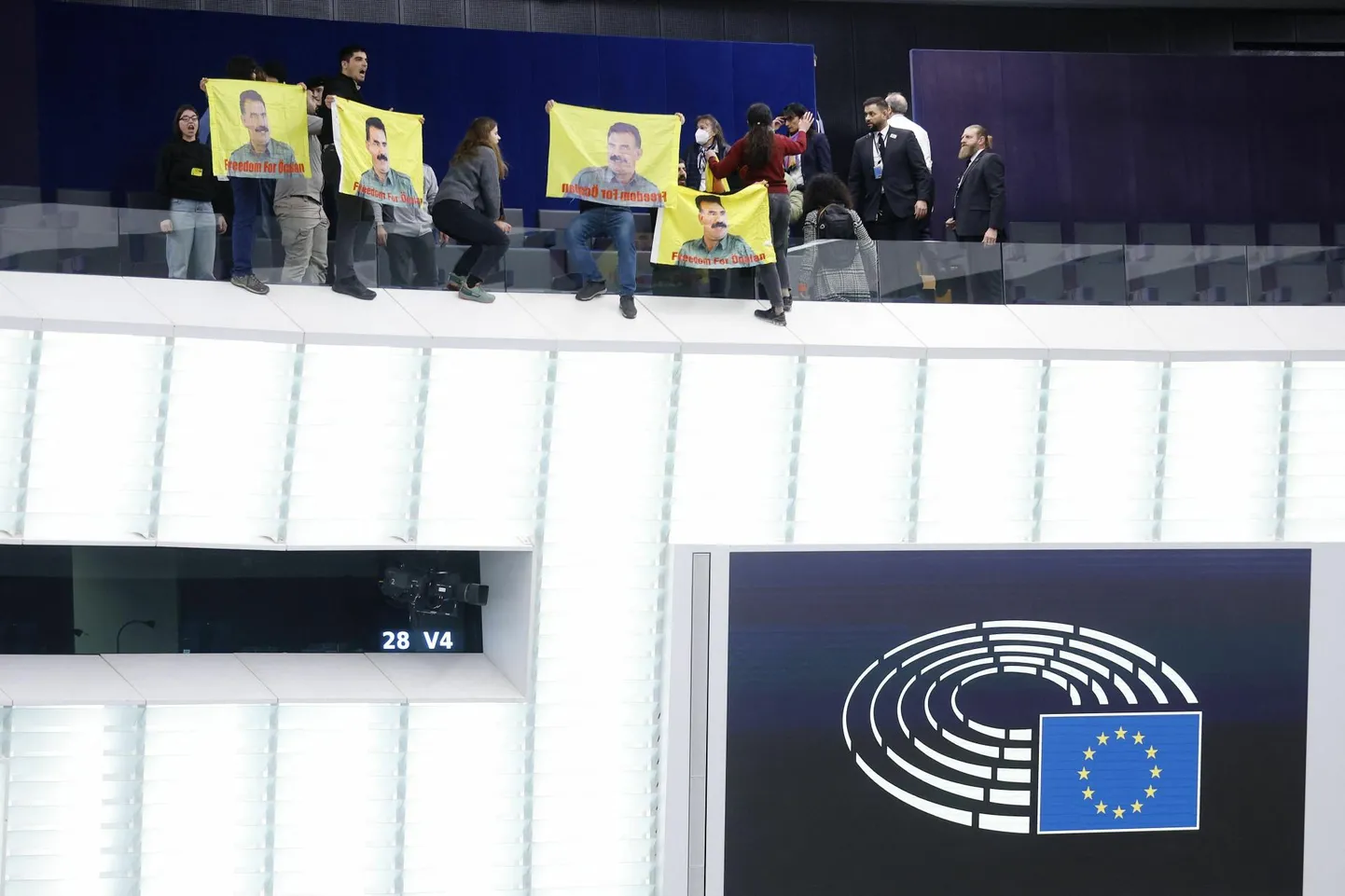 Euroopaski oma separatistlikku terrorismi viljelenud Kurdistani Tööpartei (PKK) juhi Abdullah Öcalani poolehoidjad jõudsid 2023. aastal ka europarlamendi rõdule meelt avaldama.