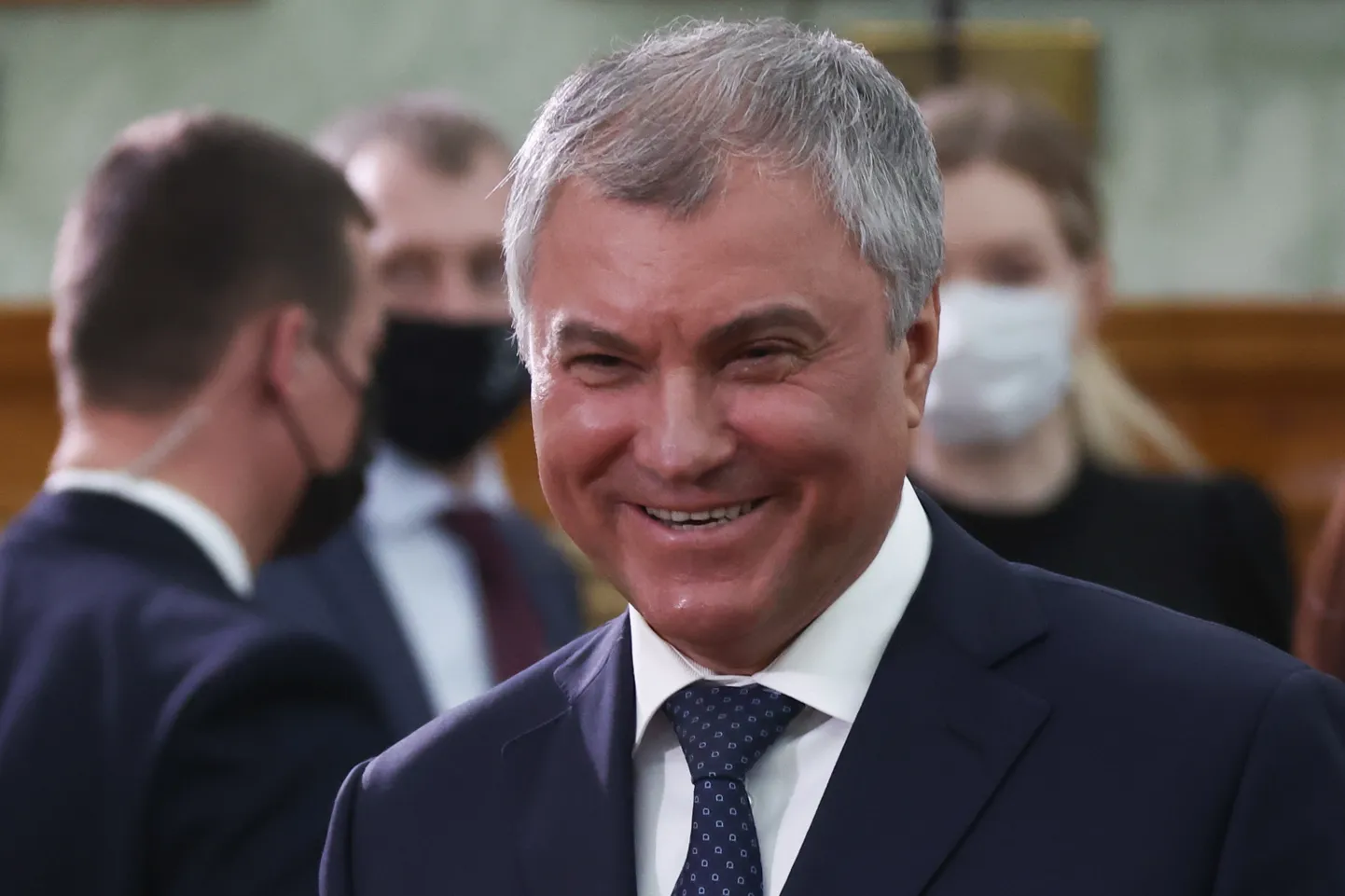 Главный среди российских законотворцев, Вячеслав Володин, считает, что так называемым иноагентам получать деньги за свою работу не надо.