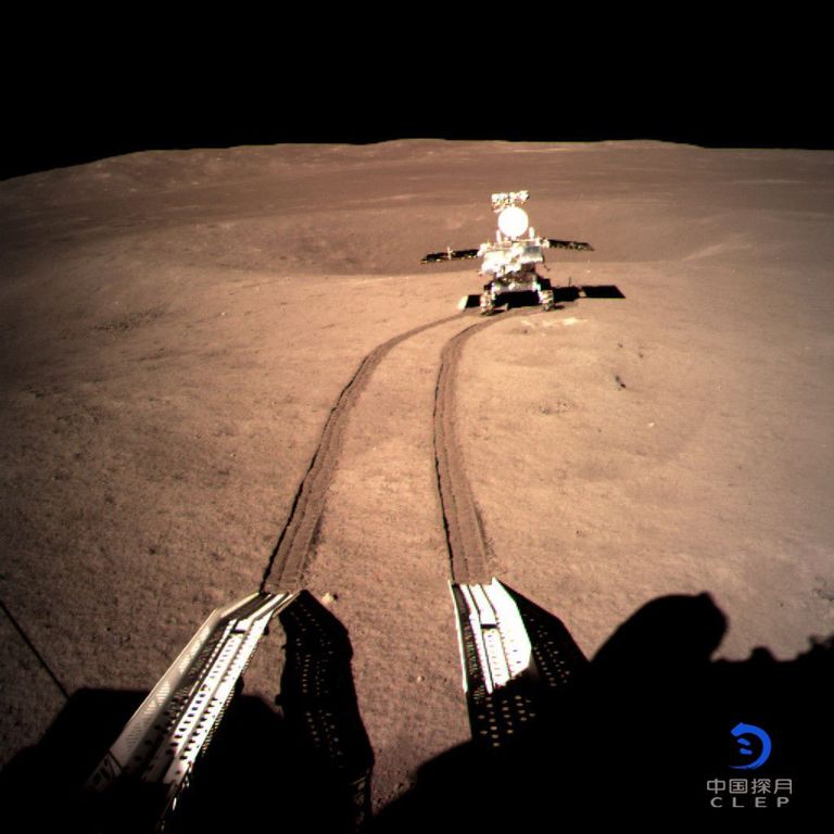 Hiina kulgur Yutu-2 liikumas Kuu tagumisel poolel